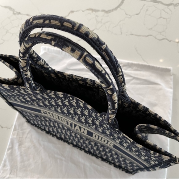 Door Large Oblique Book Tote - Picture 13 of 13